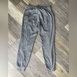 Vuori womens joggers size small